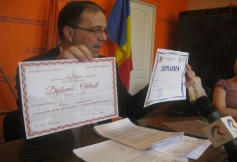 Nou scandal etnic în Mureş: Absolvenţii de liceu primesc diplome bilingve